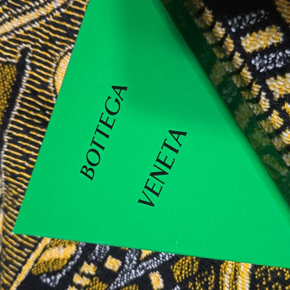 *NWT* BOTTEGA Veneta Cuff - Picture 2 of 3